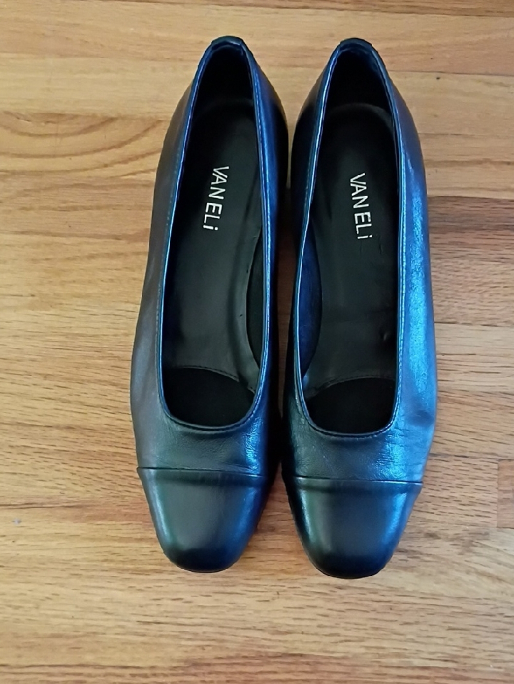 Vaneli Black Leather Women's Size 9.5